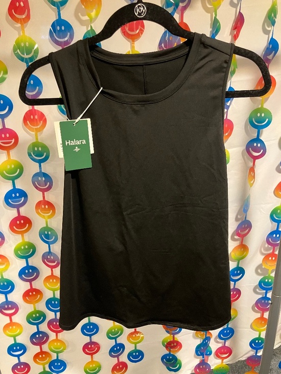 HALARA Tops - NWT Halara Cut Out Crossover Hem Yoga Tank Top